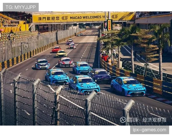 周冠宇私下像邻家小哥，上赛道那一刻像王者，反差太上头